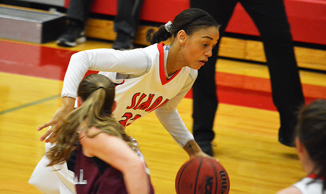 Alisha Roberts led six Simon Fraser players scoring in double figures with 18 points, hitting on 5 of 7 from the field and 3 of 4 from three-point range. Photo by Sammy Henderson.
